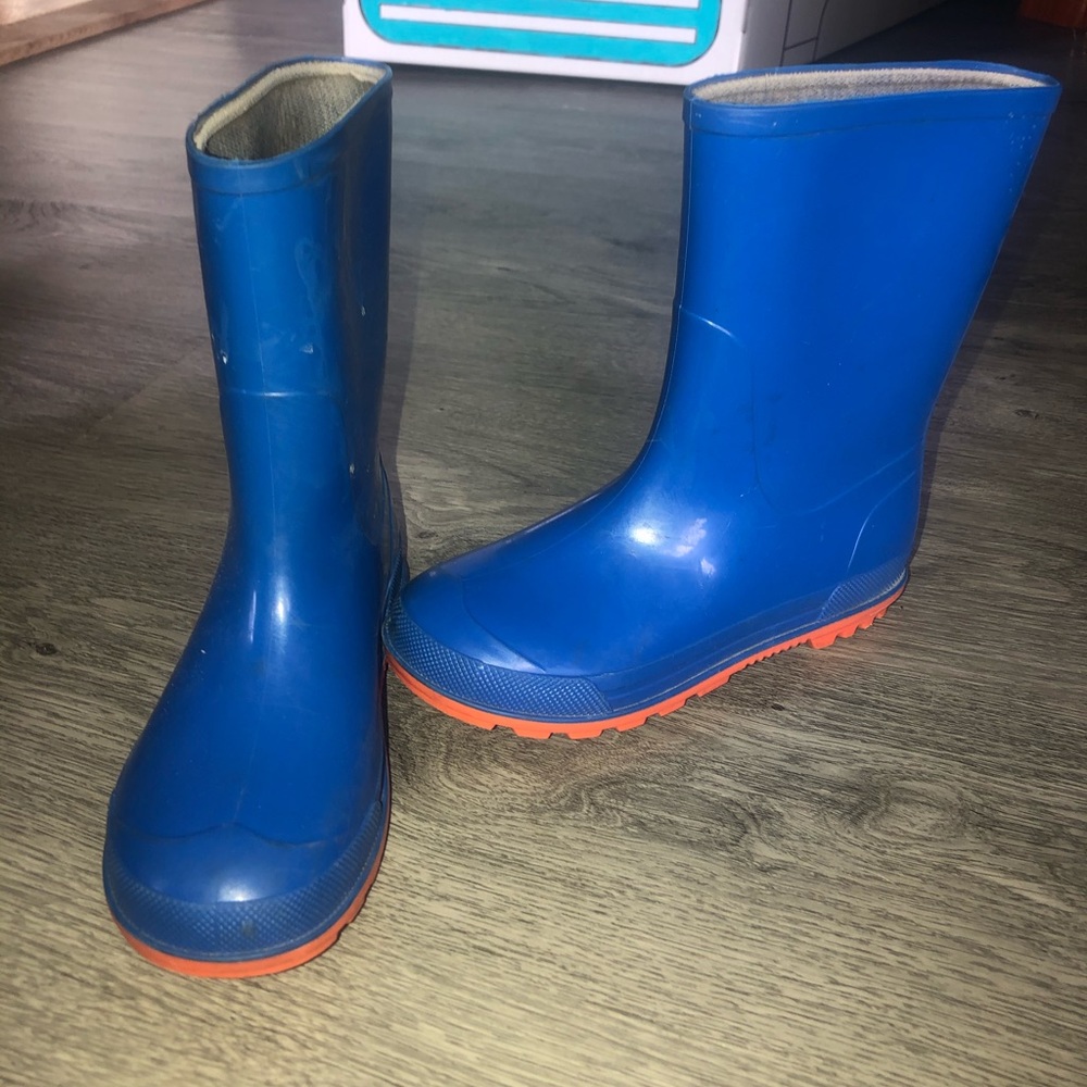 Blue rain boots. Size 13-1